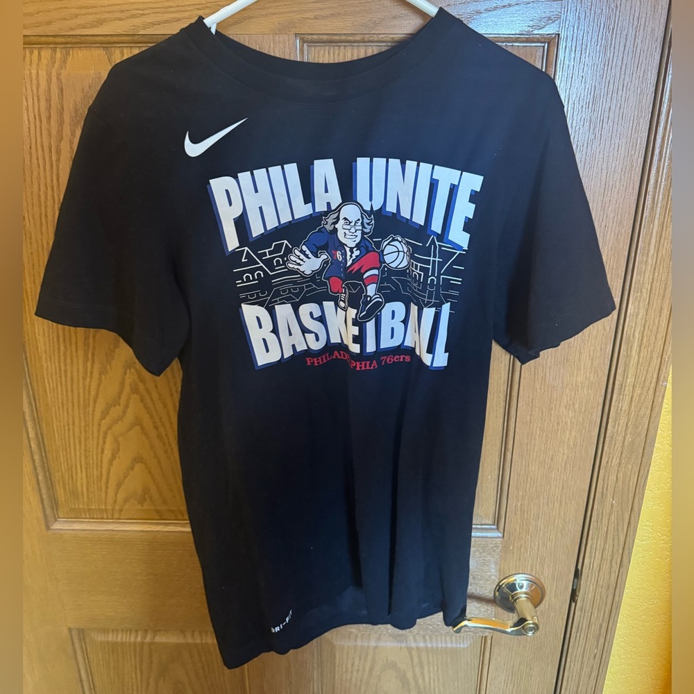 Nike Philadelphia 76ers T shirt
